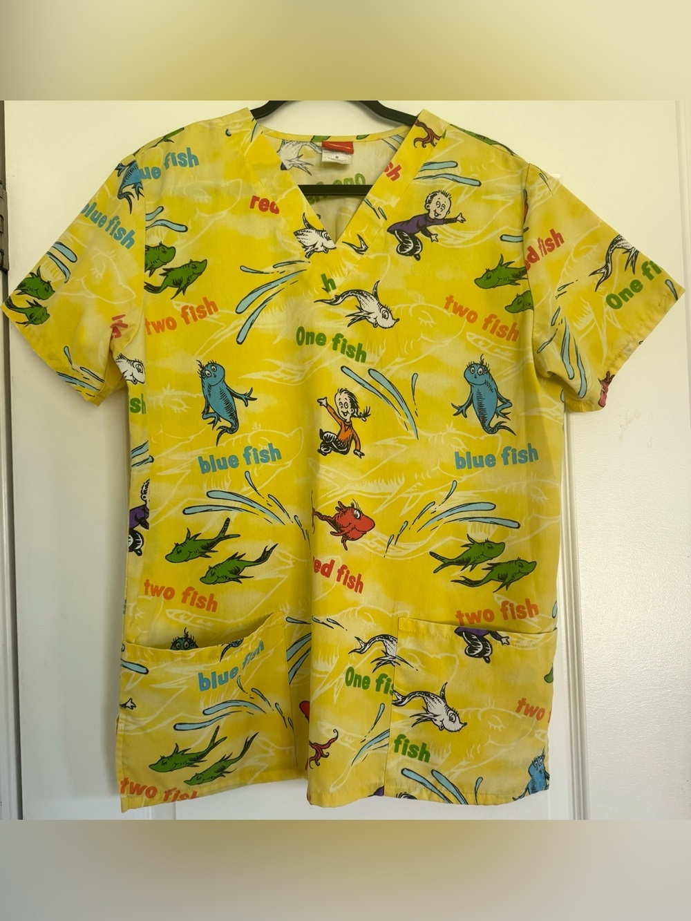 Dr Seuss One Fish Two Fish Scrub Top Size M Colorful Nurse Teacher